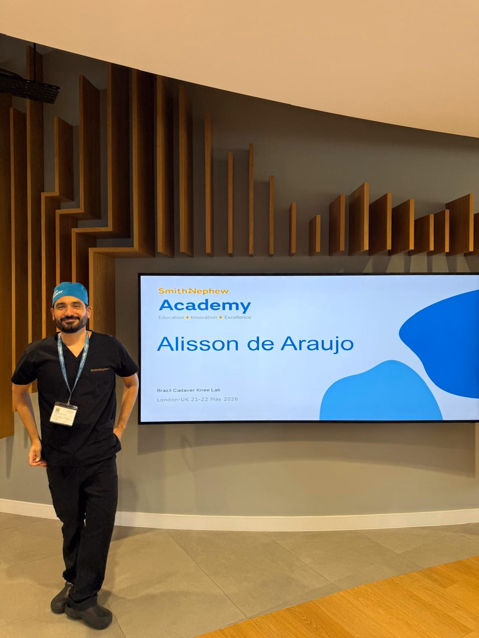 Dr. Alisson em treinamento internacional de cirurgia do joelho